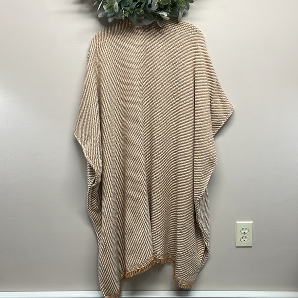 Aerie Knit Tan and Off White Striped Fringe Oversized Open Cardigan Wrap Ruana - Picture 2 of 12